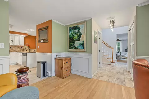 Entry Way - 19 Maple St, Mashpee, MA 02649 photo 4 of 6