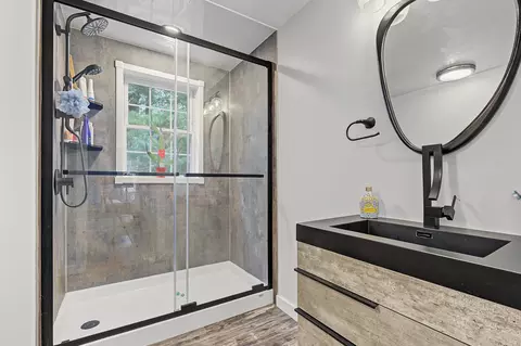 Bath - 19 Maple St, Mashpee, MA 02649 photo 3 of 4