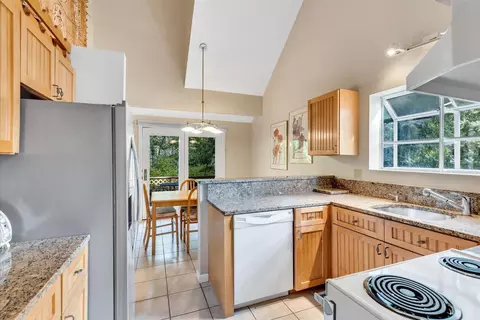 Kitchen - 98 Shellback Way #O, Mashpee, MA 02649 photo 1 of 3