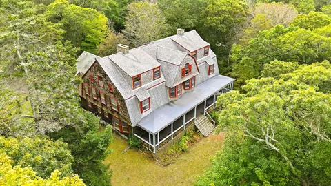 261 Quissett Ave, Woods Hole, MA 02543