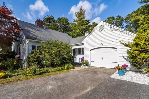 7 Squirrel Run St, Yarmouth Port, MA 02675
