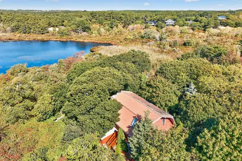 25 Snows Ln, Provincetown, MA 02657