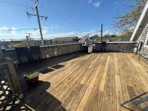 Exterior - 615 Main St UNIT 1, Hyannis, MA 02601 photo 3 of 5