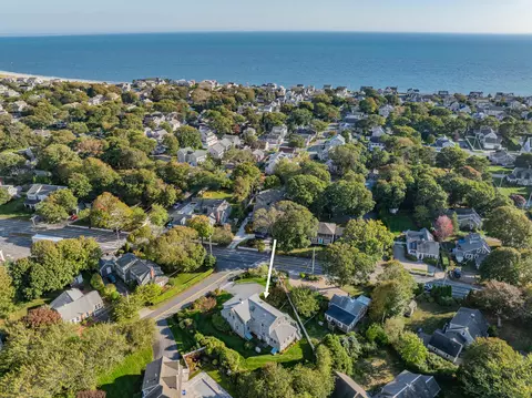 4 Wyndymere Rd, Harwich Port, MA 02646