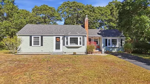 32 Scholl Ave, West Yarmouth, MA 02673