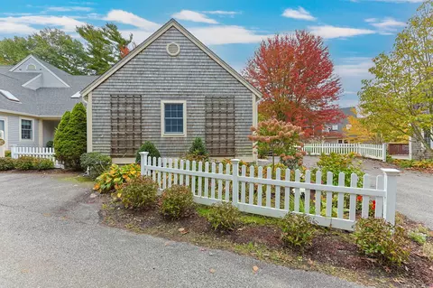 Exterior - 11 Gold Leaf Ln, Mashpee, MA 02649 photo 5 of 11