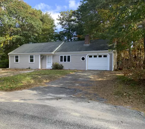 20 Harding Ln, West Yarmouth, MA 02673