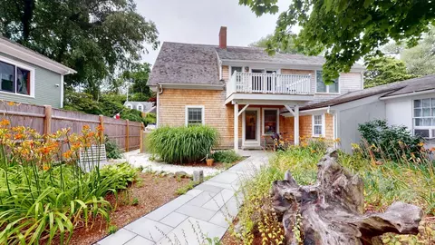 5 Kiley Ct #2, Provincetown, MA 02657