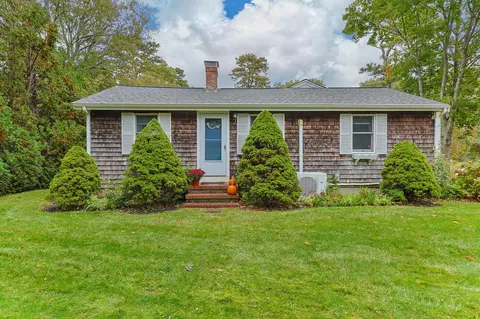 266 Lovells Ln, Marstons Mills, MA 02648