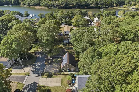 12 Avalon Dr, Teaticket, MA 02536