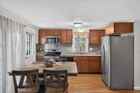 85 Edgewater Dr, Teaticket, MA 02536