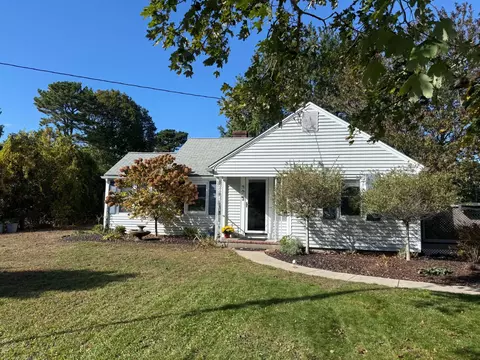 32 Powhatan Rd, South Yarmouth, MA 02664