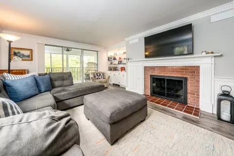 22 Highview Dr, Sandwich, MA 02563