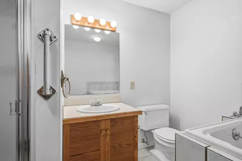 Bath - 5 Riverview Ave UNIT 5G, Mashpee, MA 02649 photo 2 of 2