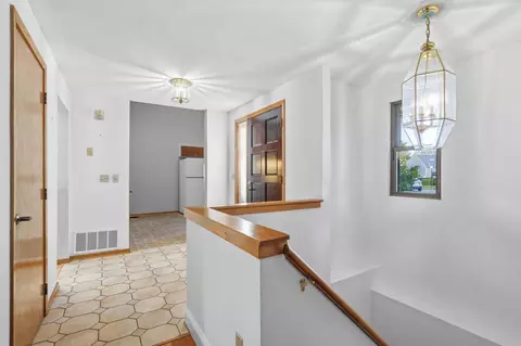 Entry Way - 5 Riverview Ave UNIT 5G, Mashpee, MA 02649 photo 3 of 3