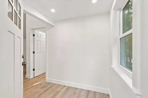 Entry Way - 11 Monack Rd, Buzzards Bay, MA 02532 photo 2 of 5