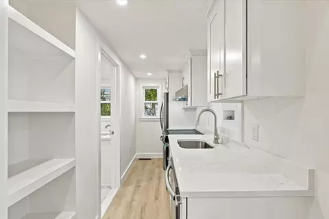 Entry Way - 11 Monack Rd, Buzzards Bay, MA 02532 photo 3 of 5
