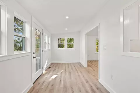 Entry Way - 11 Monack Rd, Buzzards Bay, MA 02532 photo 4 of 5