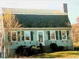 18 Pequot Rd, Mashpee, MA 02649 photo 1