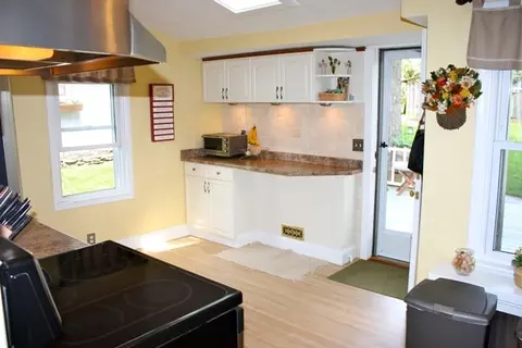 12 Elm St, Lenox, MA 01240 photo 5