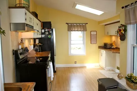 12 Elm St, Lenox, MA 01240 photo 3