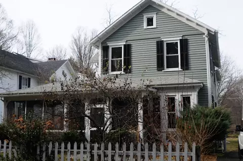 7 Sergeant St, Stockbridge, MA 01262 photo 2