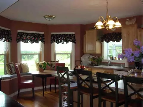95 Laurel St, Lee, MA 01238 photo 4