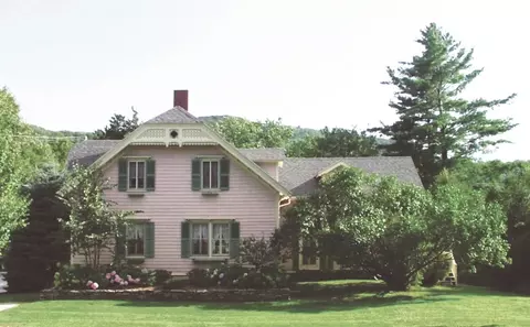 74 E Main St, Stockbridge, MA 01262 photo 1