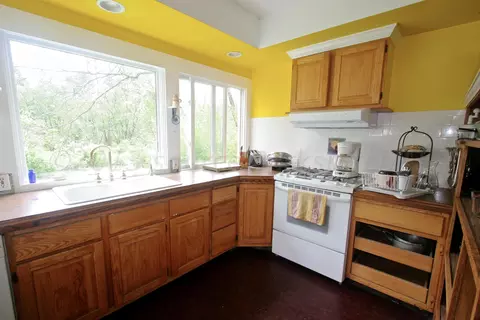 560 Greylock St, Lee, MA 01238 photo 5