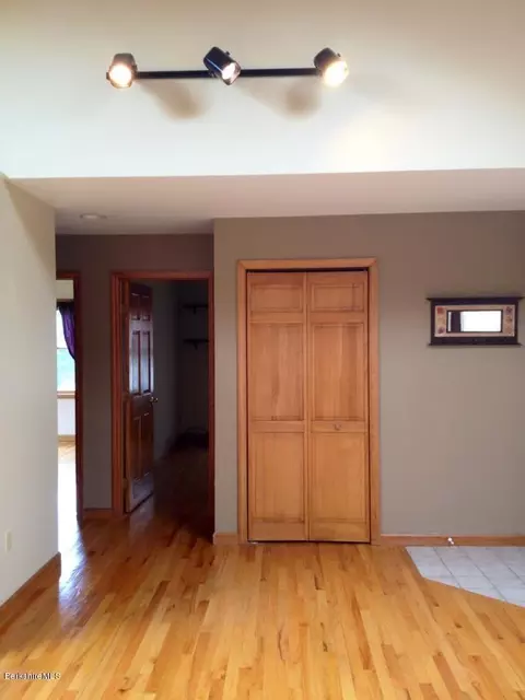 10 Davis St, Lee, MA 01238 photo 9