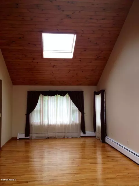 10 Davis St, Lee, MA 01238 photo 8