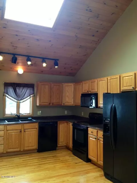 10 Davis St, Lee, MA 01238 photo 10