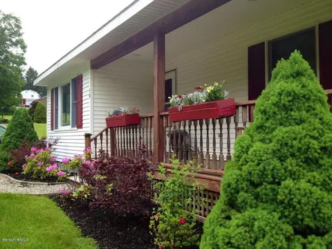 10 Davis St, Lee, MA 01238 photo 3