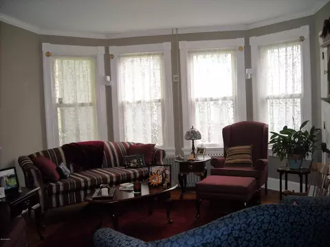 80 Franklin St, Lee, MA 01238 photo 8