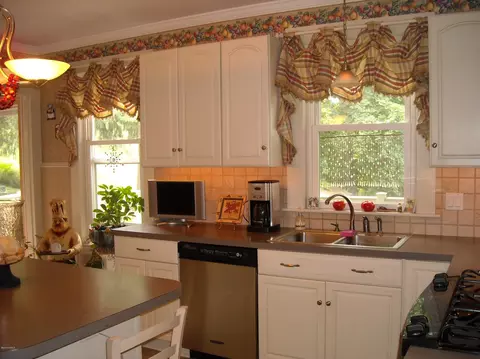 80 Franklin St, Lee, MA 01238 photo 13
