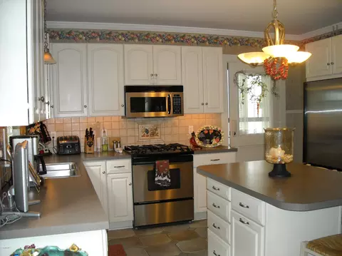 80 Franklin St, Lee, MA 01238 photo 15