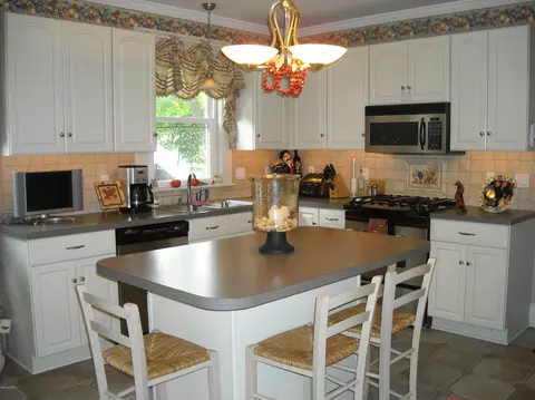80 Franklin St, Lee, MA 01238 photo 21