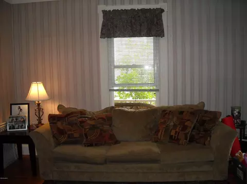 80 Franklin St, Lee, MA 01238 photo 3