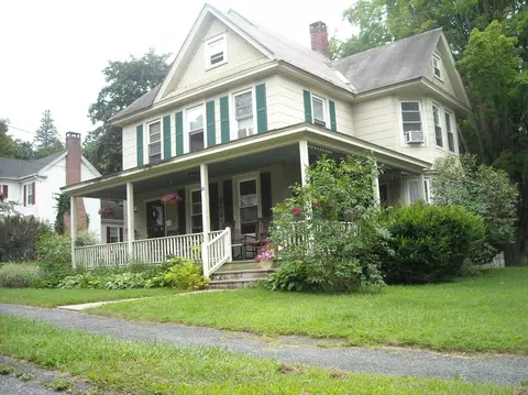 80 Franklin St, Lee, MA 01238 photo 1