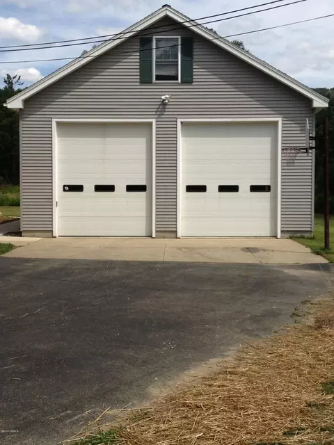 830 Greylock St, Lee, MA 01238 photo 18