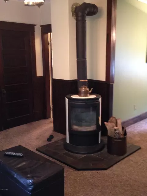 200 Prospect St, Lee, MA 01238 photo 12