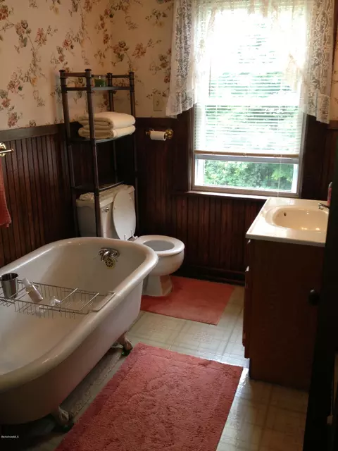 200 Prospect St, Lee, MA 01238 photo 22