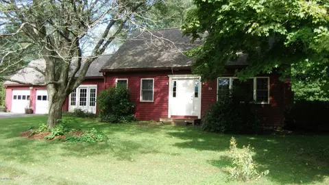 51 Cobble Ln, Sheffield, MA 01257 photo 4