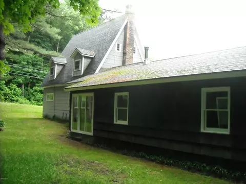 1295 Cape St, Lee, MA 01238 photo 4