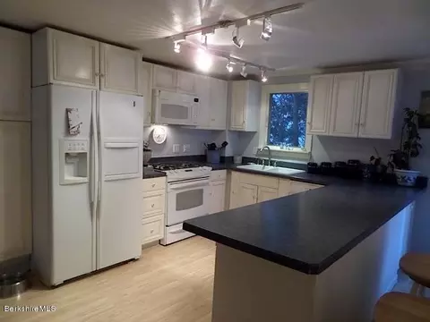 30 High St, Lee, MA 01238 photo 12