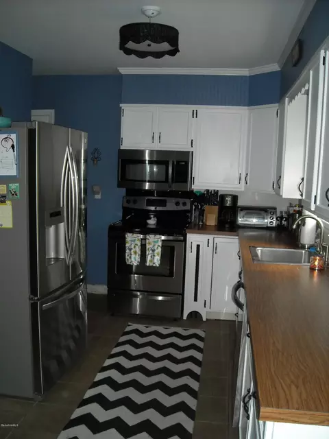 40 Parkview Ter, Lee, MA 01238 photo 1