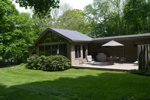 5 Navin Hts, Lee, MA 01238 photo 2
