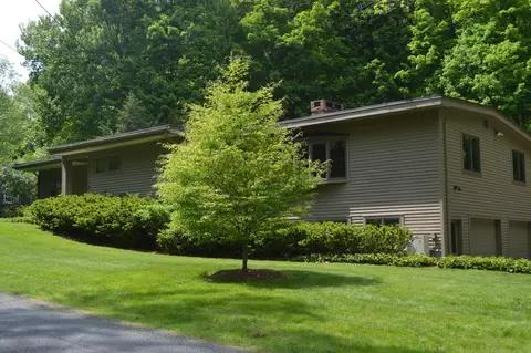 5 Navin Hts, Lee, MA 01238 photo 1