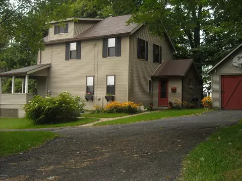 75 Circular Ave, Lee, MA 01238 photo 3