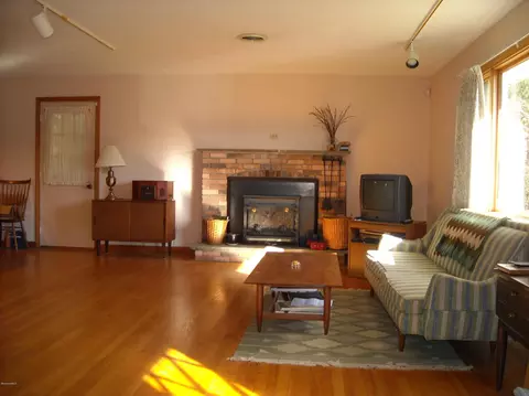 330 Pleasant St, Lee, MA 01238 photo 4
